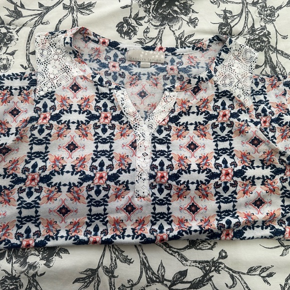 Carolyn Taylor Floral Blouse - Picture 2 of 4